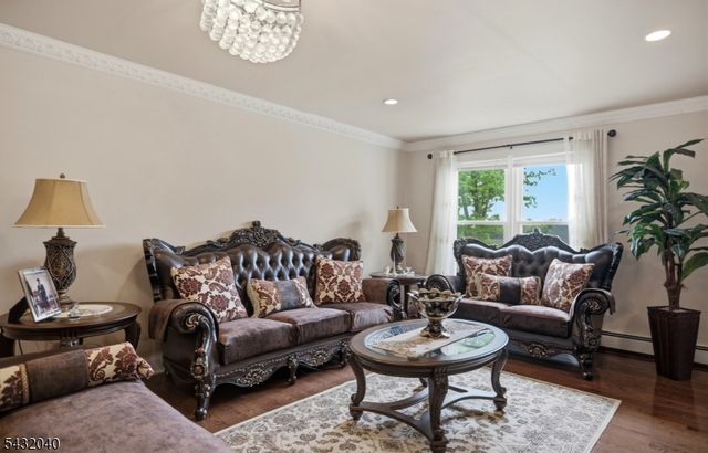 31 Knoble Pl, Hawthorne Boro, NJ 07506