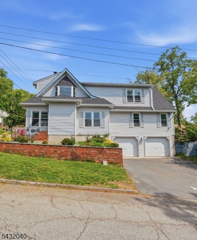 31 Knoble Pl, Hawthorne Boro, NJ 07506
