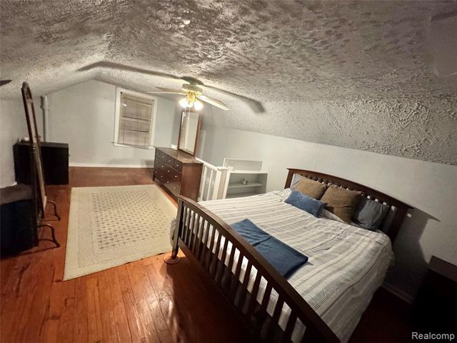 15050 Camden Avenue, Eastpointe, MI 48021