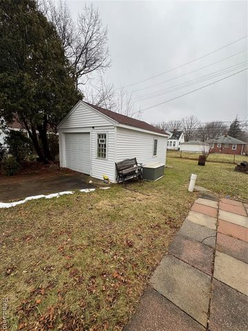 15050 Camden Avenue, Eastpointe, MI 48021