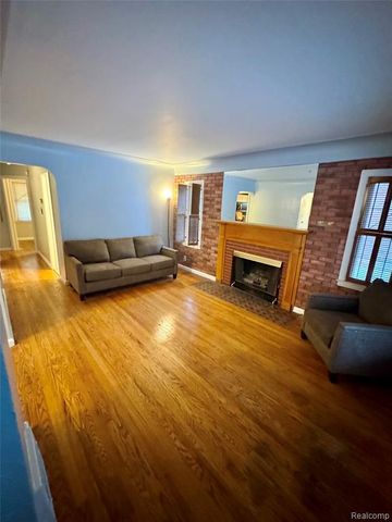 15050 Camden Avenue, Eastpointe, MI 48021