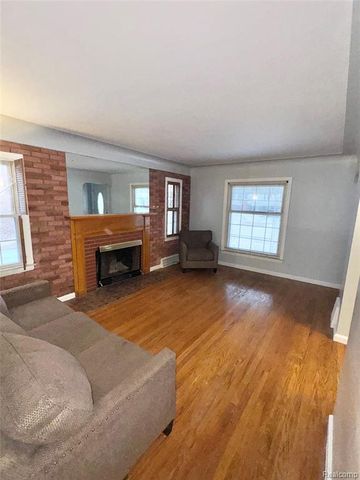 15050 Camden Avenue, Eastpointe, MI 48021