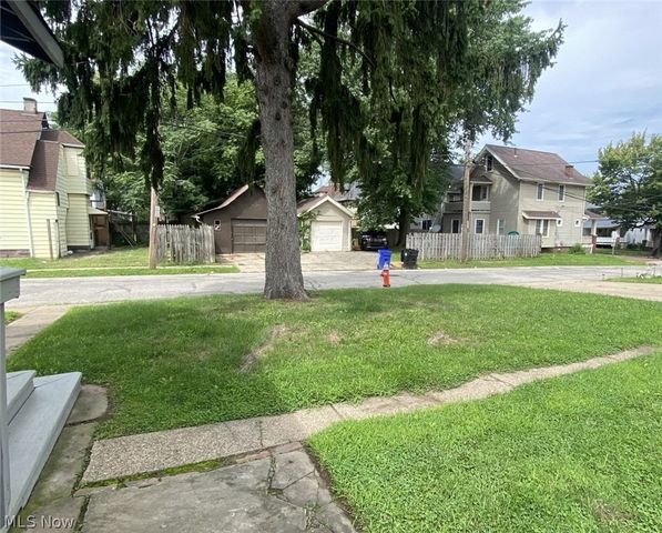 2918 Tampa Avenue, Cleveland, OH 44109