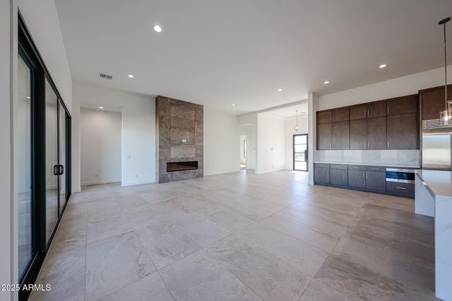 1904 E CREEK CANYON Road, Phoenix, AZ 85086