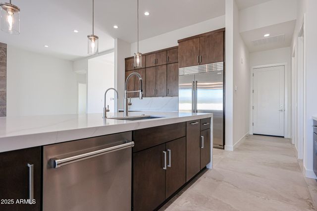 1904 E CREEK CANYON Road, Phoenix, AZ 85086