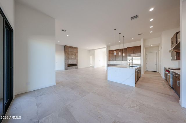 1904 E CREEK CANYON Road, Phoenix, AZ 85086