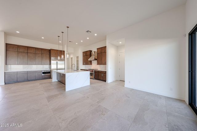 1904 E CREEK CANYON Road, Phoenix, AZ 85086