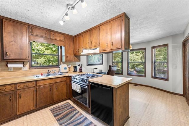 3460 Deerfield Lane NW, Kennesaw, GA 30144