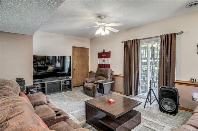 5005 NW Nantucket Drive, Blue Springs, MO 64015