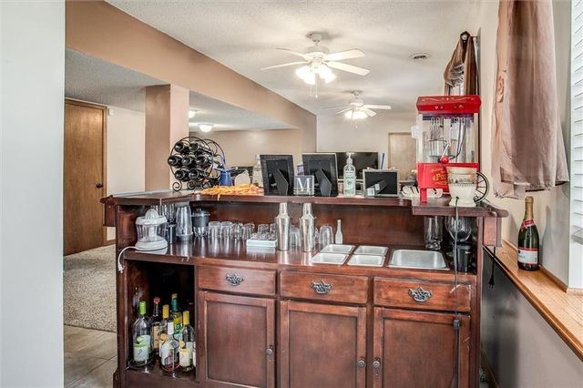 5005 NW Nantucket Drive, Blue Springs, MO 64015