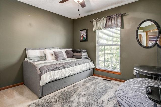 5005 NW Nantucket Drive, Blue Springs, MO 64015