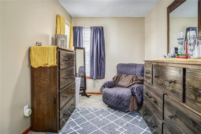 5005 NW Nantucket Drive, Blue Springs, MO 64015