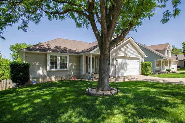 5005 NW Nantucket Drive, Blue Springs, MO 64015