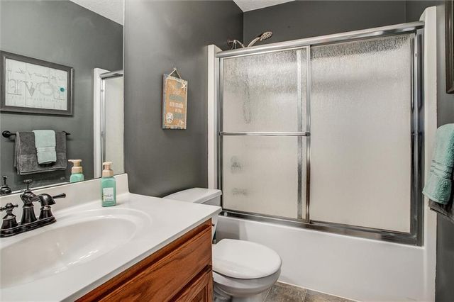 5005 NW Nantucket Drive, Blue Springs, MO 64015