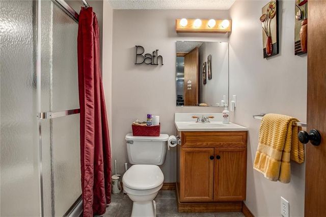 5005 NW Nantucket Drive, Blue Springs, MO 64015