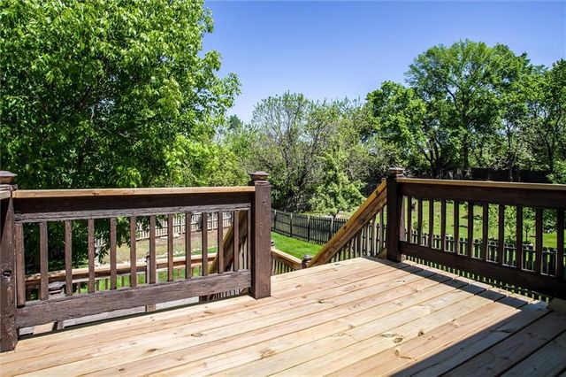 5005 NW Nantucket Drive, Blue Springs, MO 64015