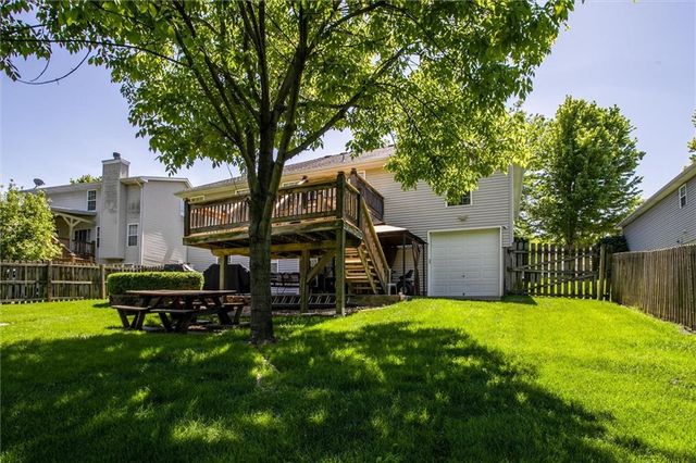 5005 NW Nantucket Drive, Blue Springs, MO 64015