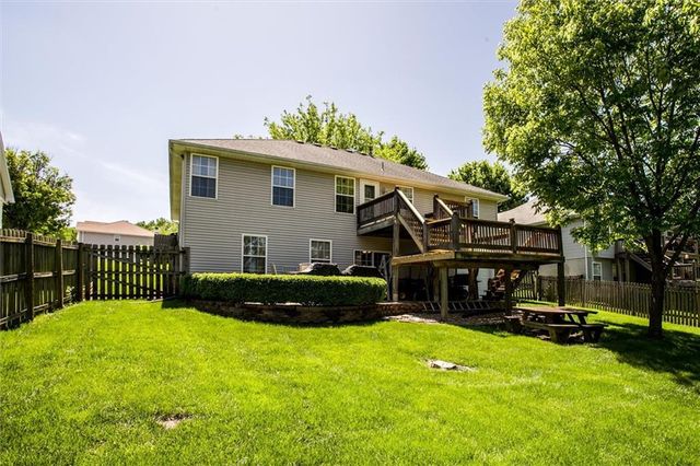 5005 NW Nantucket Drive, Blue Springs, MO 64015