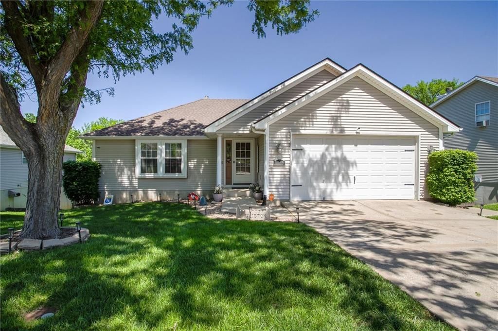 5005 NW Nantucket Drive, Blue Springs, MO 64015
