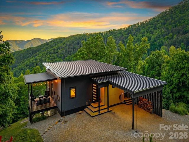 147 Bluff Creek Terrace, Candler, NC 28715