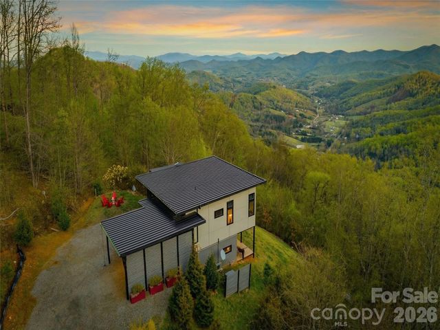 147 Bluff Creek Terrace, Candler, NC 28715