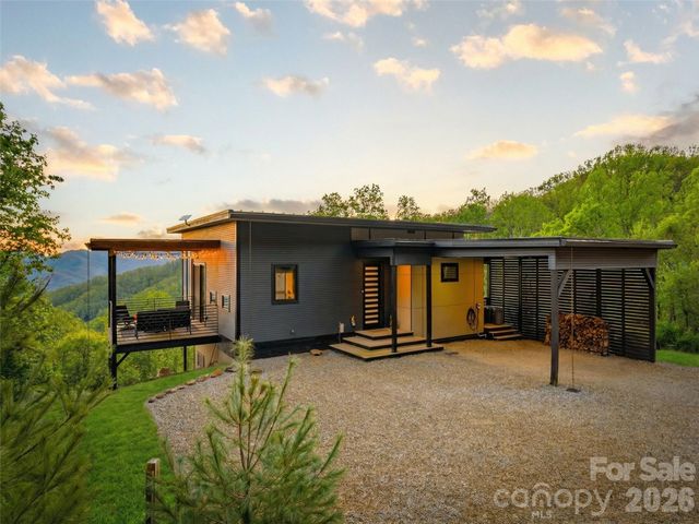 147 Bluff Creek Terrace, Candler, NC 28715