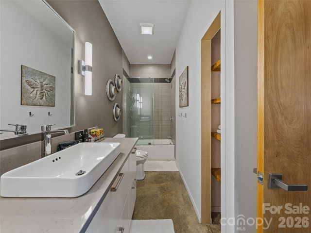 147 Bluff Creek Terrace, Candler, NC 28715