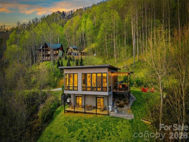 147 Bluff Creek Terrace, Candler, NC 28715