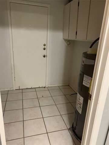 413-415 Live Oak ST A & B, Kyle, TX 78640