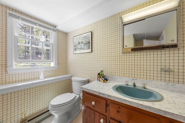 11 Little Marsh Ln, Harwich, MA 02645
