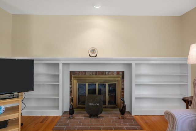 11 Little Marsh Ln, Harwich, MA 02645