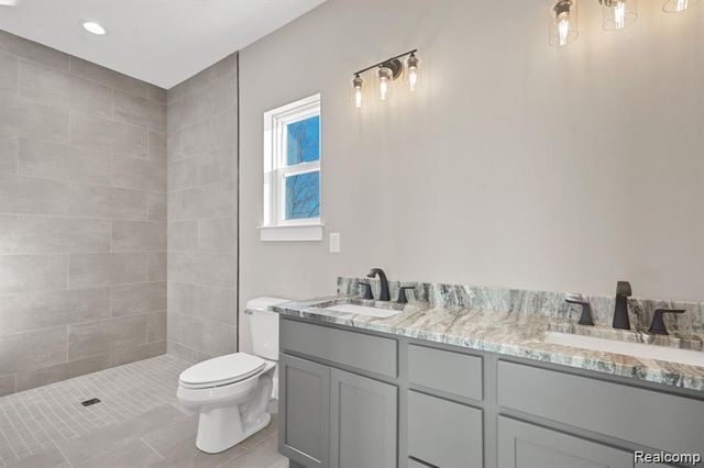 8504 Forest Glen Drive, Grand Blanc, MI 48439
