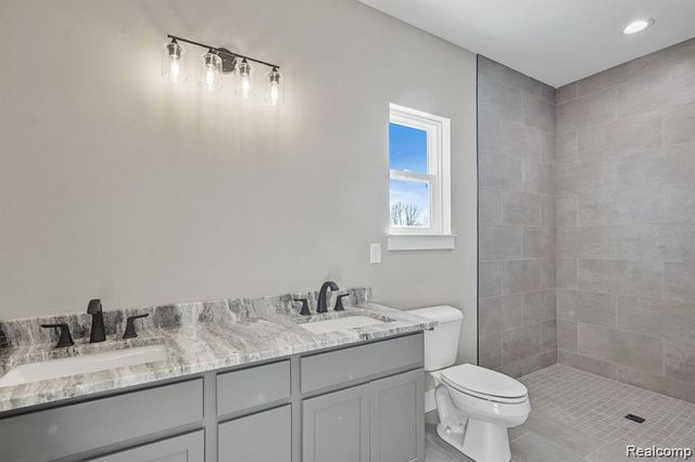 8504 Forest Glen Drive, Grand Blanc, MI 48439