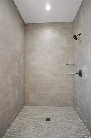 8504 Forest Glen Drive, Grand Blanc, MI 48439
