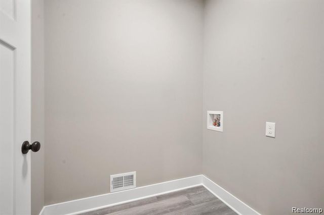 8504 Forest Glen Drive, Grand Blanc, MI 48439