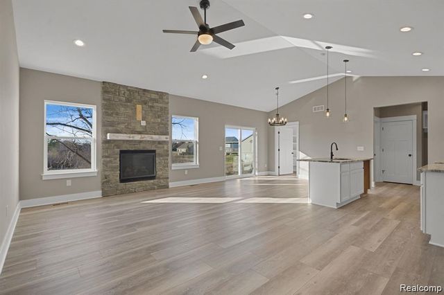 8504 Forest Glen Drive, Grand Blanc, MI 48439