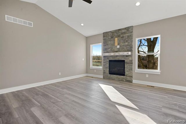 8504 Forest Glen Drive, Grand Blanc, MI 48439
