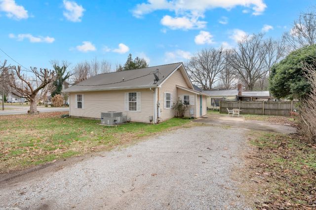 815 N High St, Winchester, TN 37398