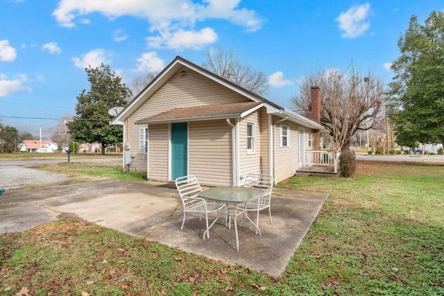 815 N High St, Winchester, TN 37398