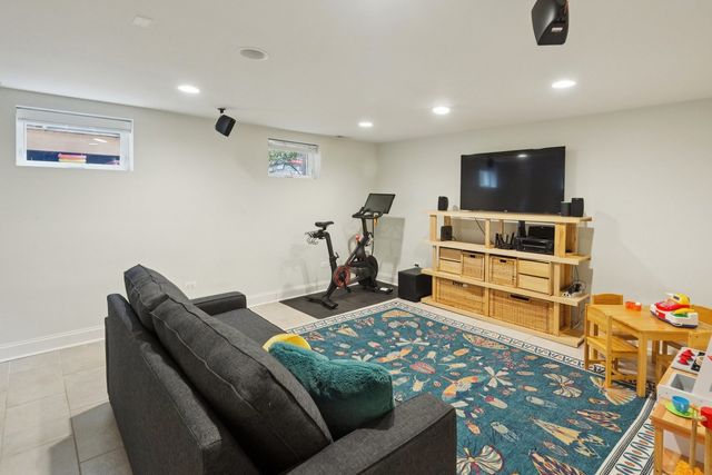 2434 Sherman Avenue, Evanston, IL 60201