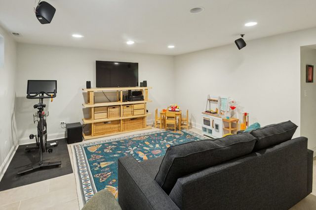 2434 Sherman Avenue, Evanston, IL 60201