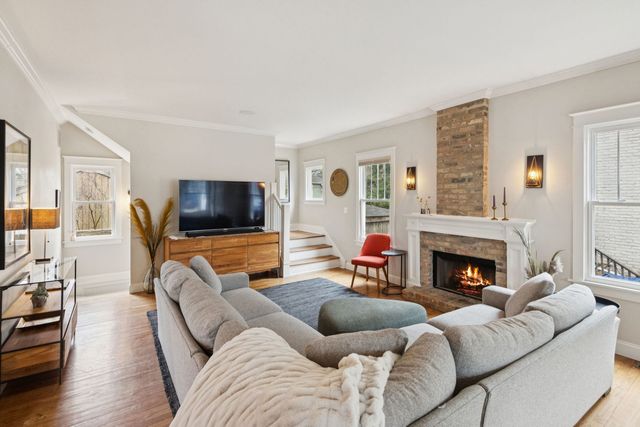 2434 Sherman Avenue, Evanston, IL 60201