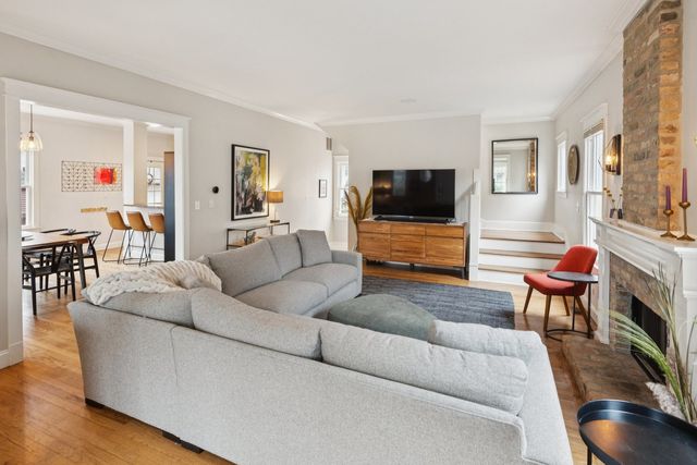 2434 Sherman Avenue, Evanston, IL 60201