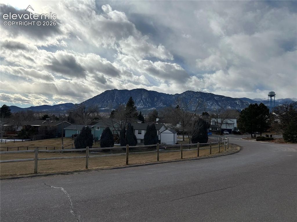 414 Sinton Avenue, Colorado Springs, CO 80906 — photo 2