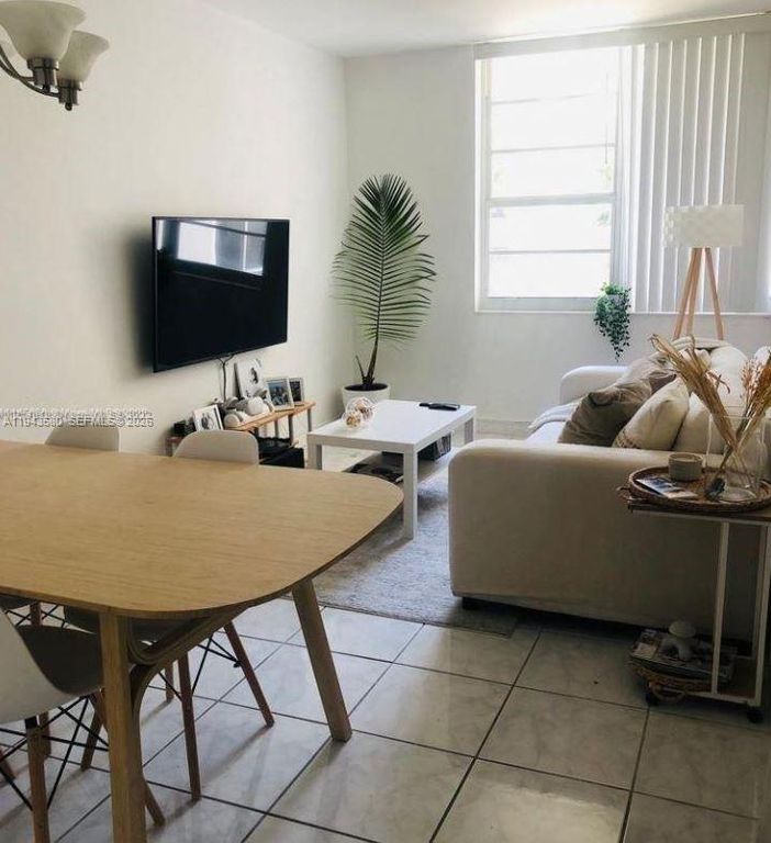 100 Lincoln Rd 524, Miami Beach, FL 33139