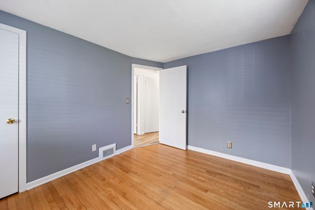 39 Whiteside Street, Newington, CT 06111