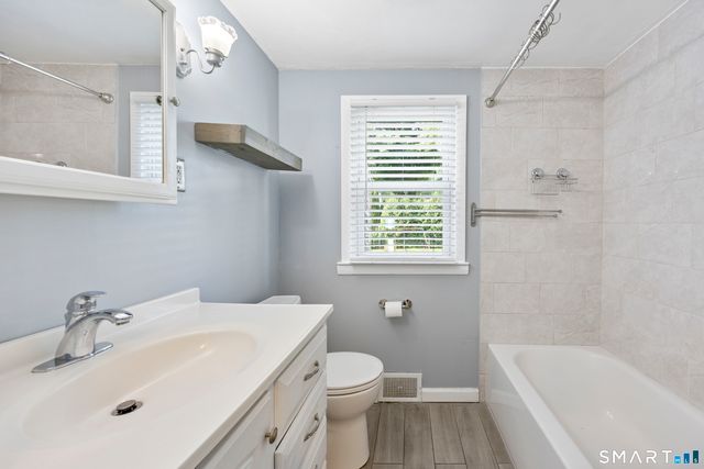 39 Whiteside Street, Newington, CT 06111