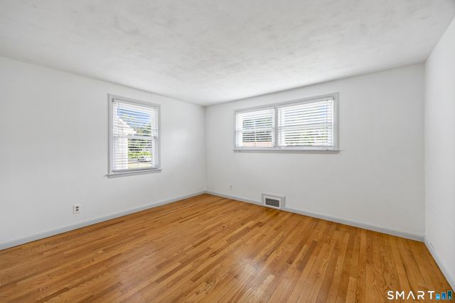 39 Whiteside Street, Newington, CT 06111