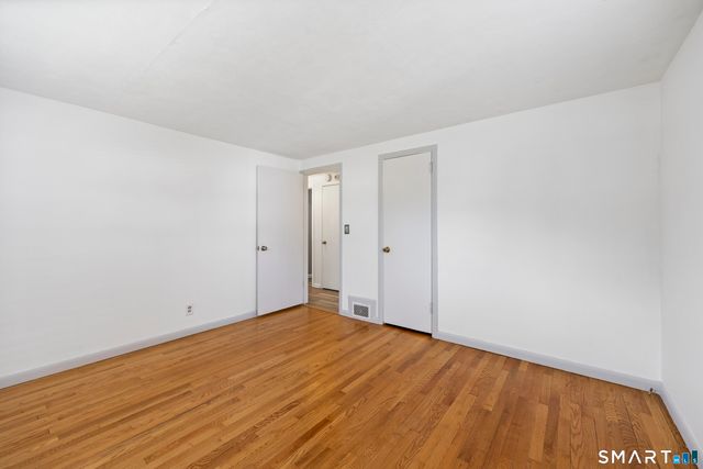 39 Whiteside Street, Newington, CT 06111