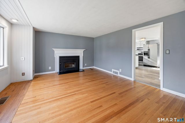 39 Whiteside Street, Newington, CT 06111